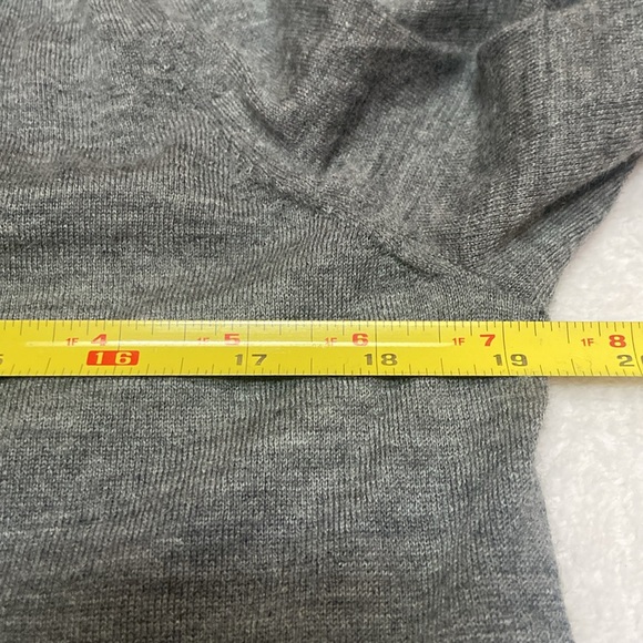 CO ESSENTIALS Size L Gray Long Sleeve Cashmere Sweater - Picture 6 of 9